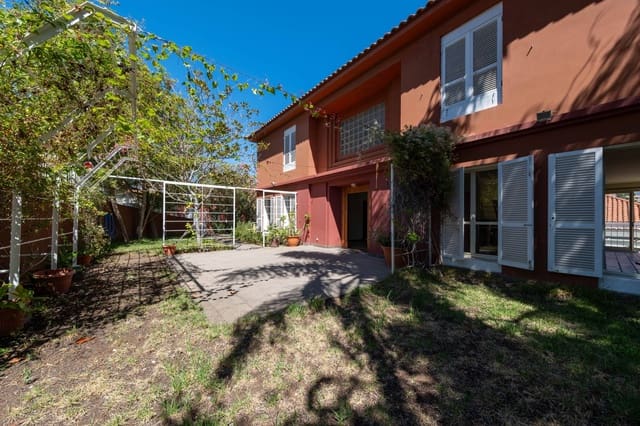 4 soveværelse Villa til salg i Santa Brígida med garage - € 690.000 (Ref: 8559926)