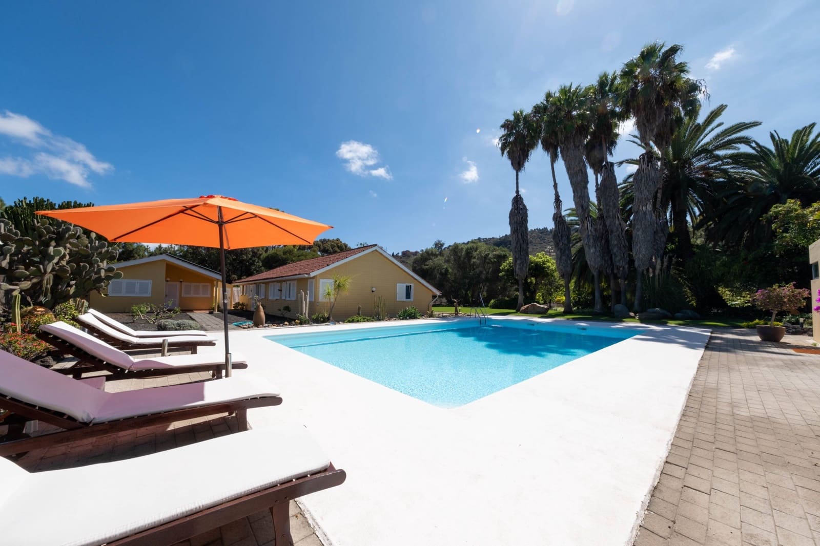 5 bedroom Villa for sale in Santa Brigida with pool garage - € 1,545,000 (Ref: 8580105)