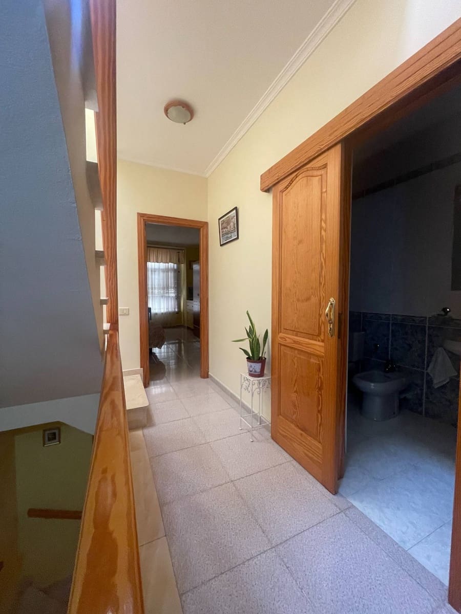 4 soverom Rekkehus til salgs i Las Palmas de Gran Canaria med garasje - € 398 000 (Ref: 8584292)