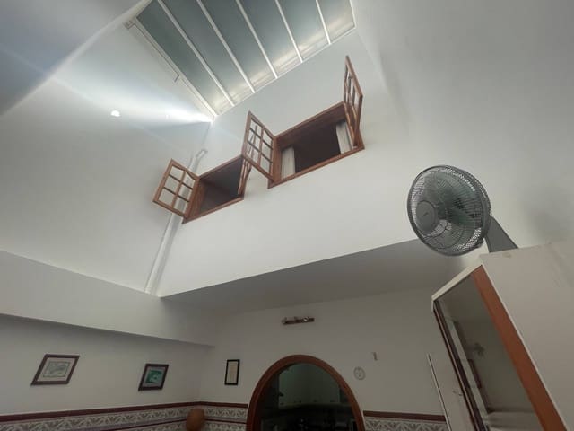 4 quarto Moradia em Banda para venda em Arenales - Lugo - Avda. Marítima, Las Palmas de Gran Canaria com garagem - 398 000 € (Ref: 8584292)