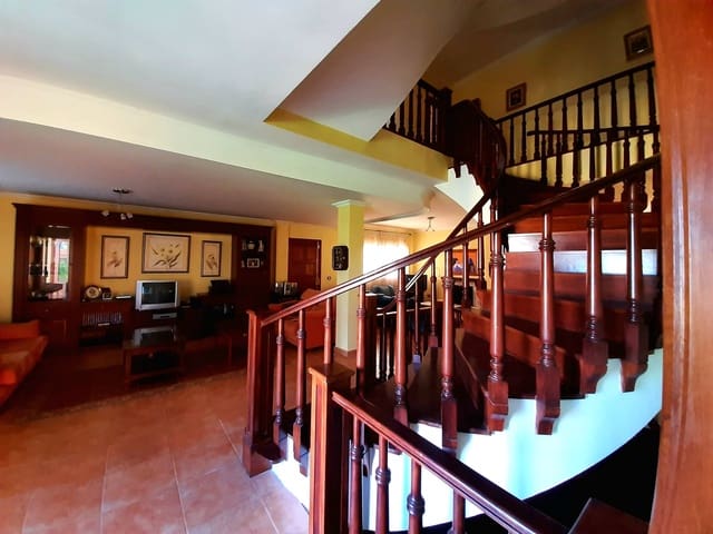 6 soveværelse Villa til salg i Arucas med garage - € 645.000 (Ref: 8620158)