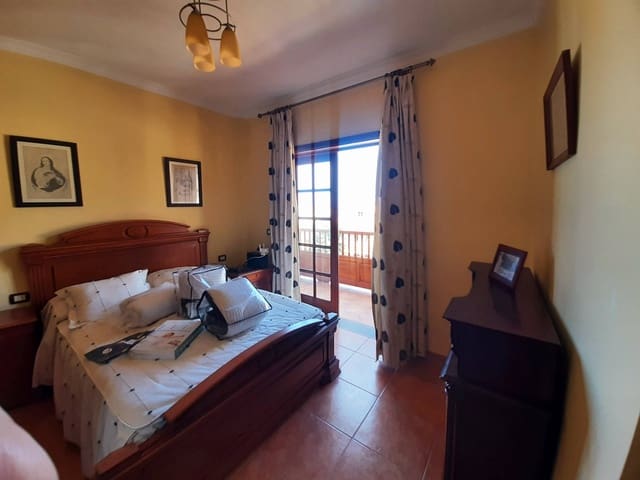 6 soveværelse Villa til salg i Arucas med garage - € 645.000 (Ref: 8620158)