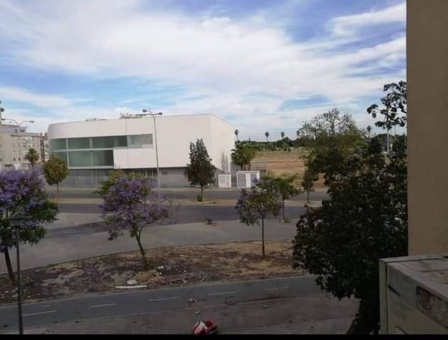 Piso de 4 habitaciones en Sevilla ciudad en venta - 42.000 € (Ref: 8636475)