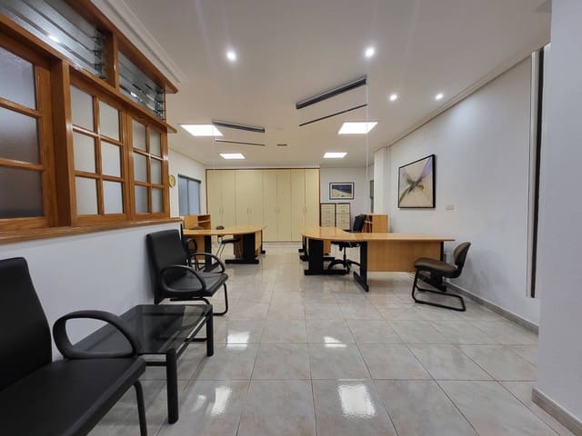 Commercial for rent in Las Palmas de Gran Canaria - € 980 (Ref: 8755675)