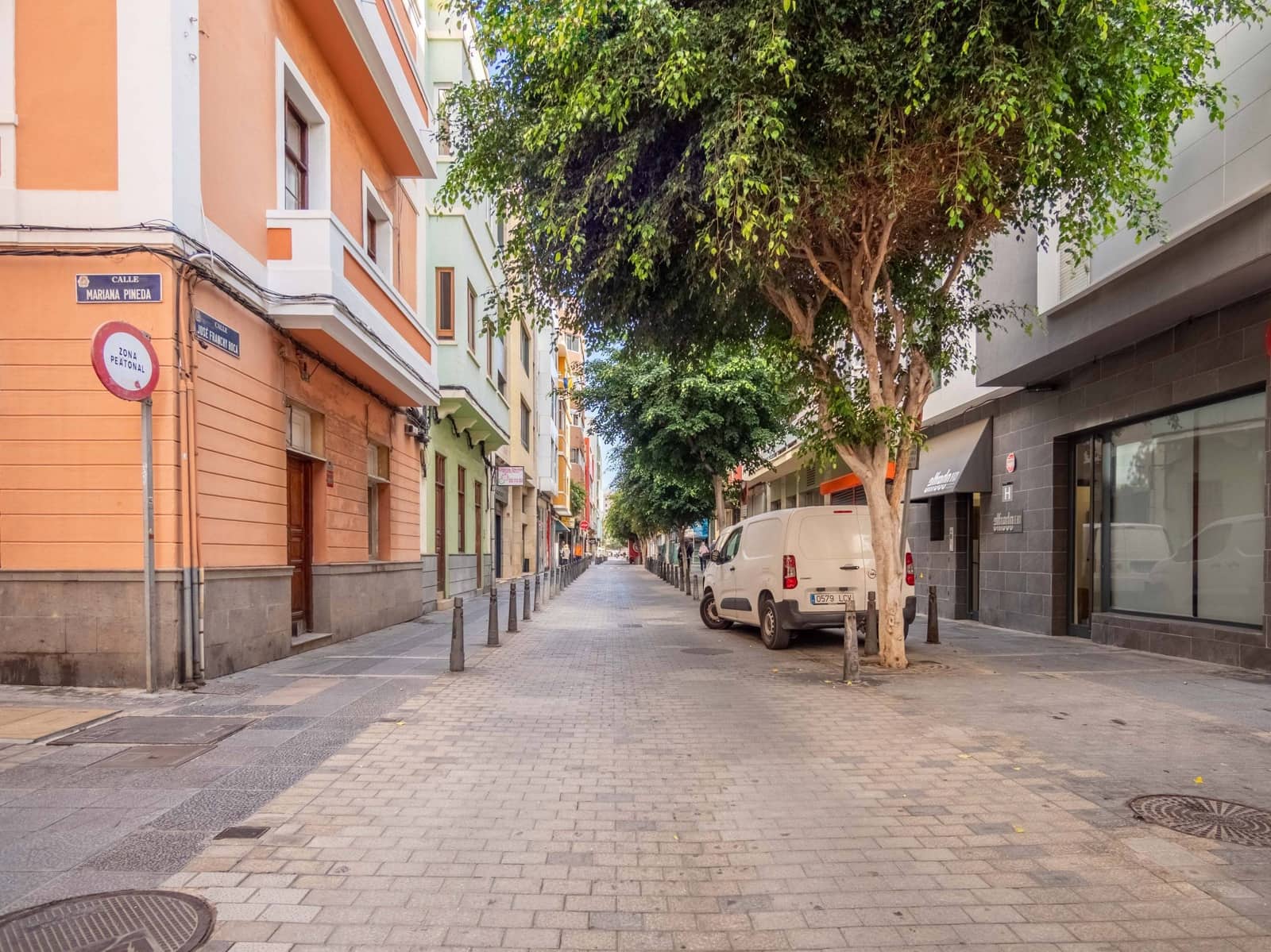 Business for sale in Las Palmas de Gran Canaria - € 200,000 (Ref: 8806259)