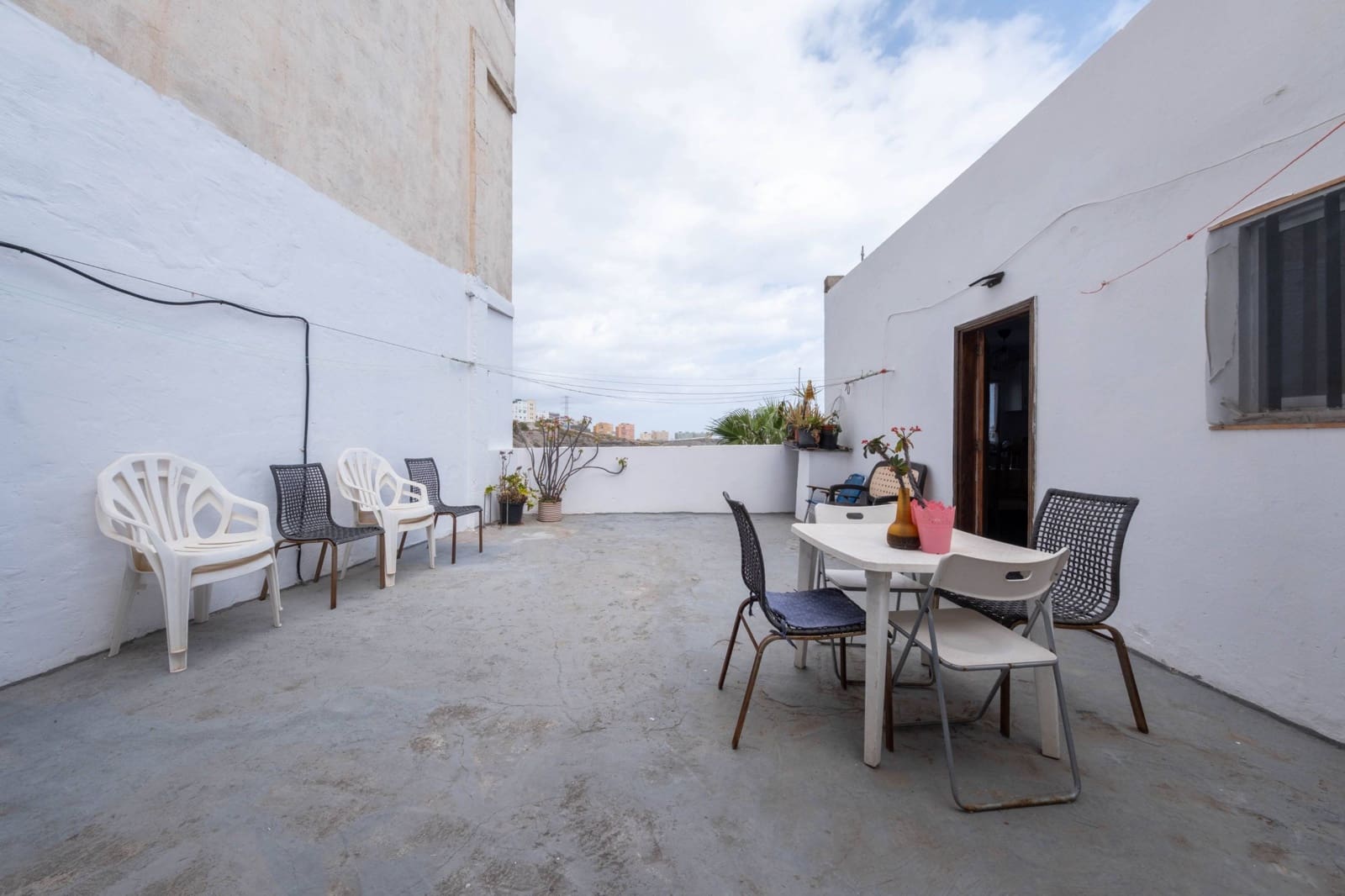 8 quarto Comercial para venda em Las Palmas de Gran Canaria - 345 000 € (Ref: 8892940)