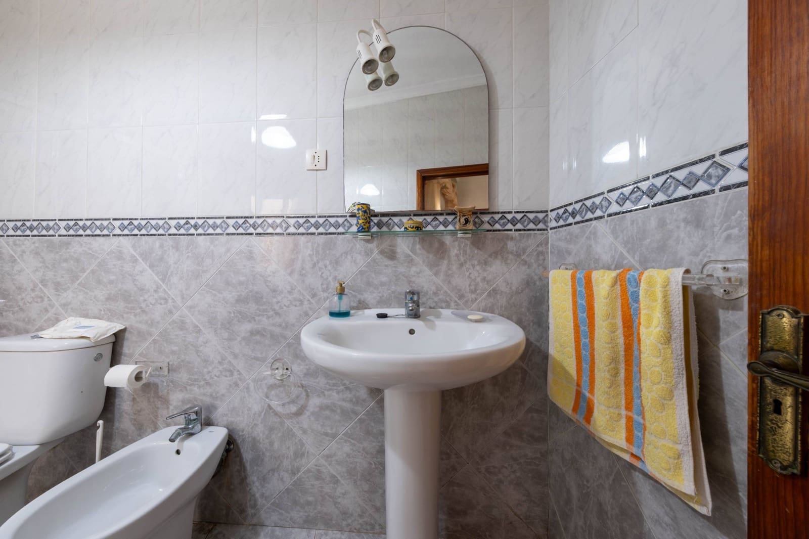 8 quarto Comercial para venda em Las Palmas de Gran Canaria - 345 000 € (Ref: 8892940)