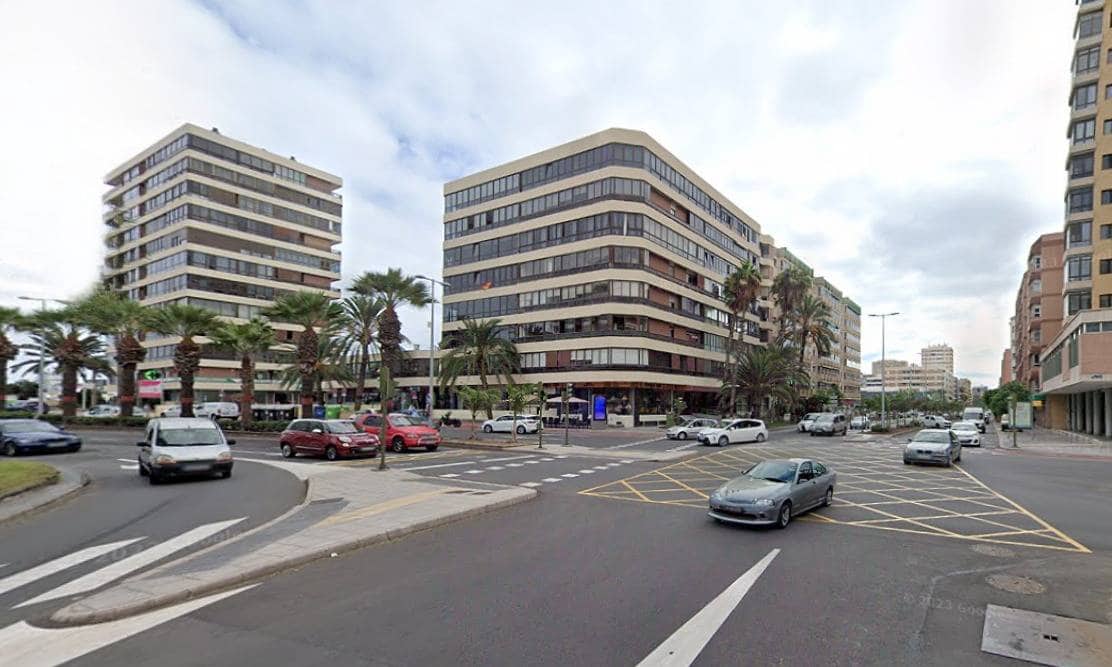 Kaupallinen myytävänä paikassa Las Palmas de Gran Canaria mukana 
autotalli - 1 300 000 € (Ref: 8911025)