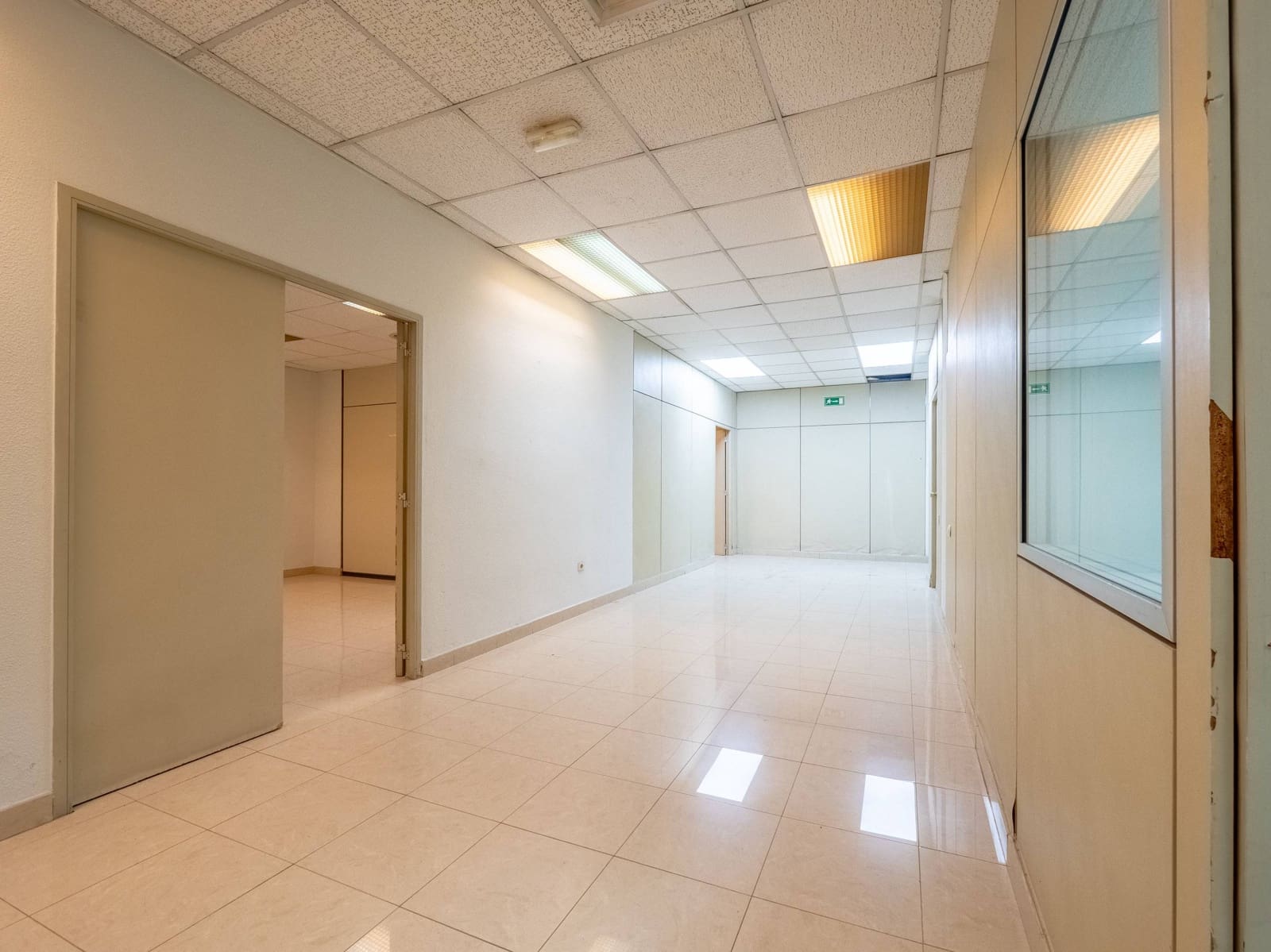 Kaupallinen myytävänä paikassa Las Palmas de Gran Canaria mukana 
autotalli - 1 300 000 € (Ref: 8911025)