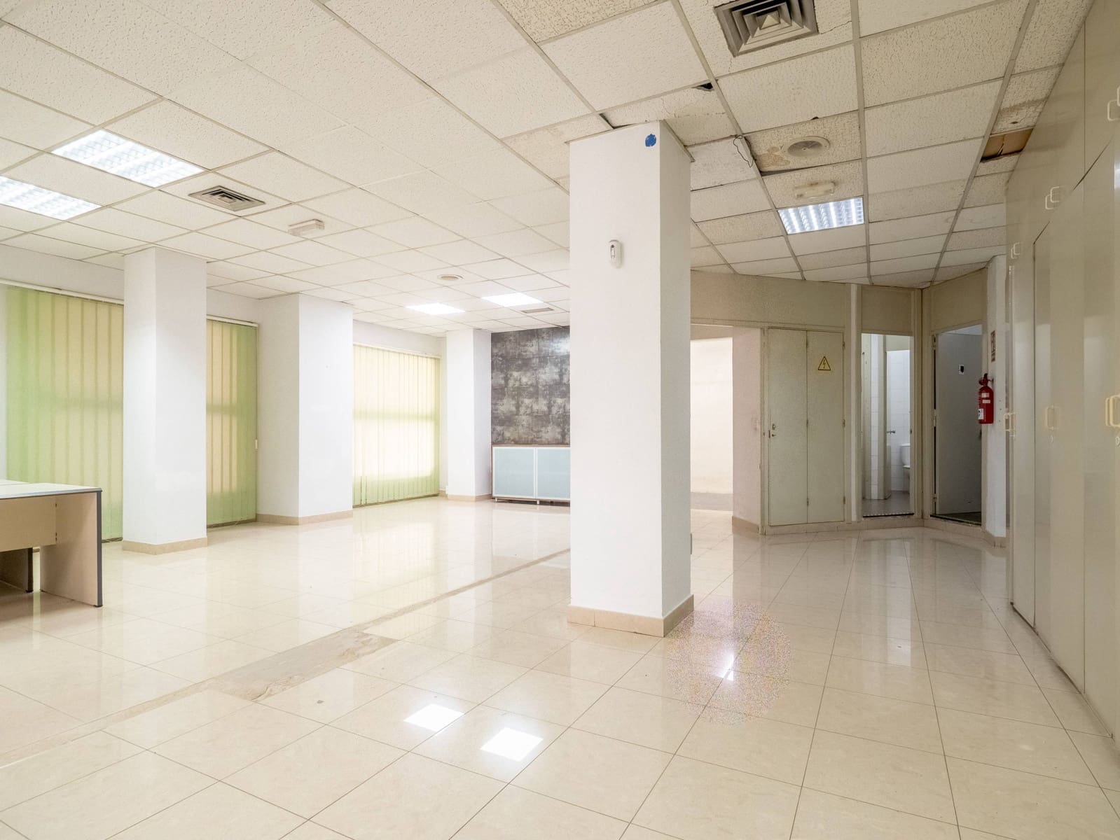 Kaupallinen myytävänä paikassa Las Palmas de Gran Canaria mukana 
autotalli - 1 300 000 € (Ref: 8911025)