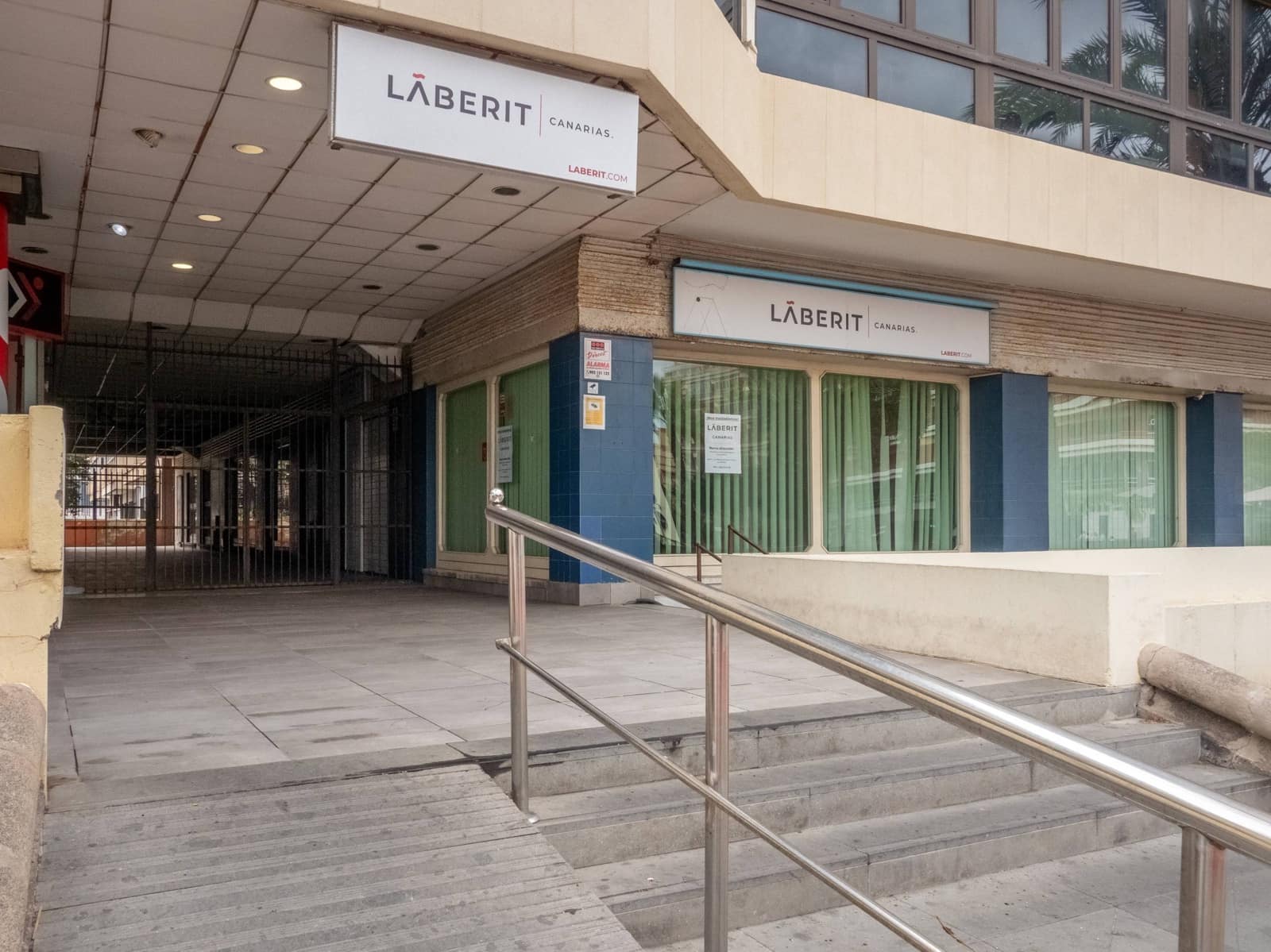 Kaupallinen myytävänä paikassa Las Palmas de Gran Canaria mukana 
autotalli - 1 300 000 € (Ref: 8911025)