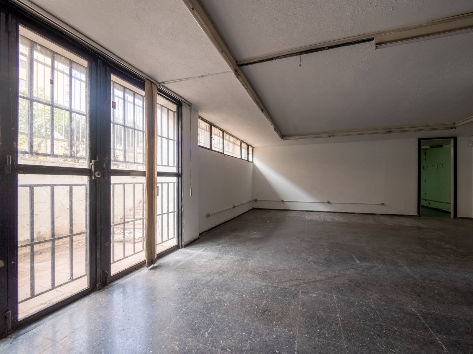 Kaupallinen myytävänä paikassa Las Palmas de Gran Canaria mukana 
autotalli - 1 300 000 € (Ref: 8911025)