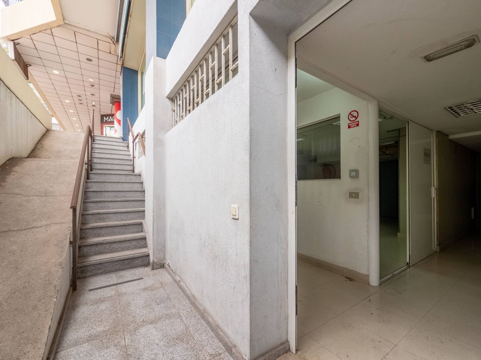 Kaupallinen myytävänä paikassa Las Palmas de Gran Canaria mukana 
autotalli - 1 300 000 € (Ref: 8911025)