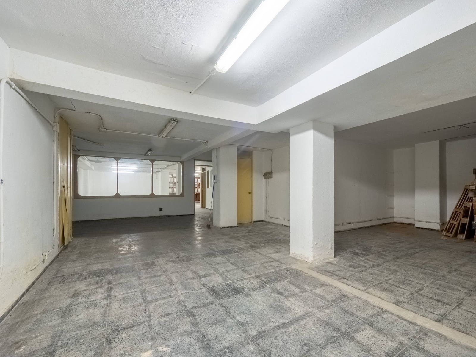 Kaupallinen myytävänä paikassa Las Palmas de Gran Canaria mukana 
autotalli - 1 300 000 € (Ref: 8911025)