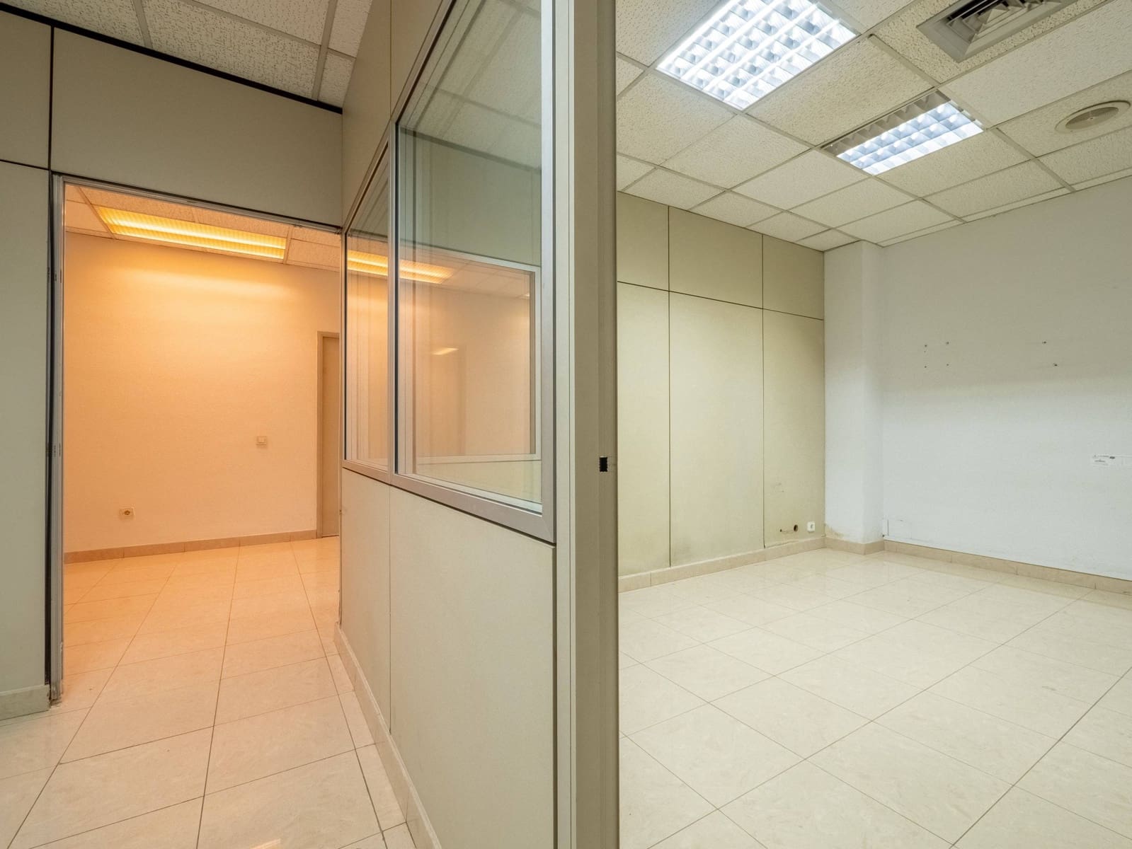 Kaupallinen myytävänä paikassa Las Palmas de Gran Canaria mukana 
autotalli - 1 300 000 € (Ref: 8911025)