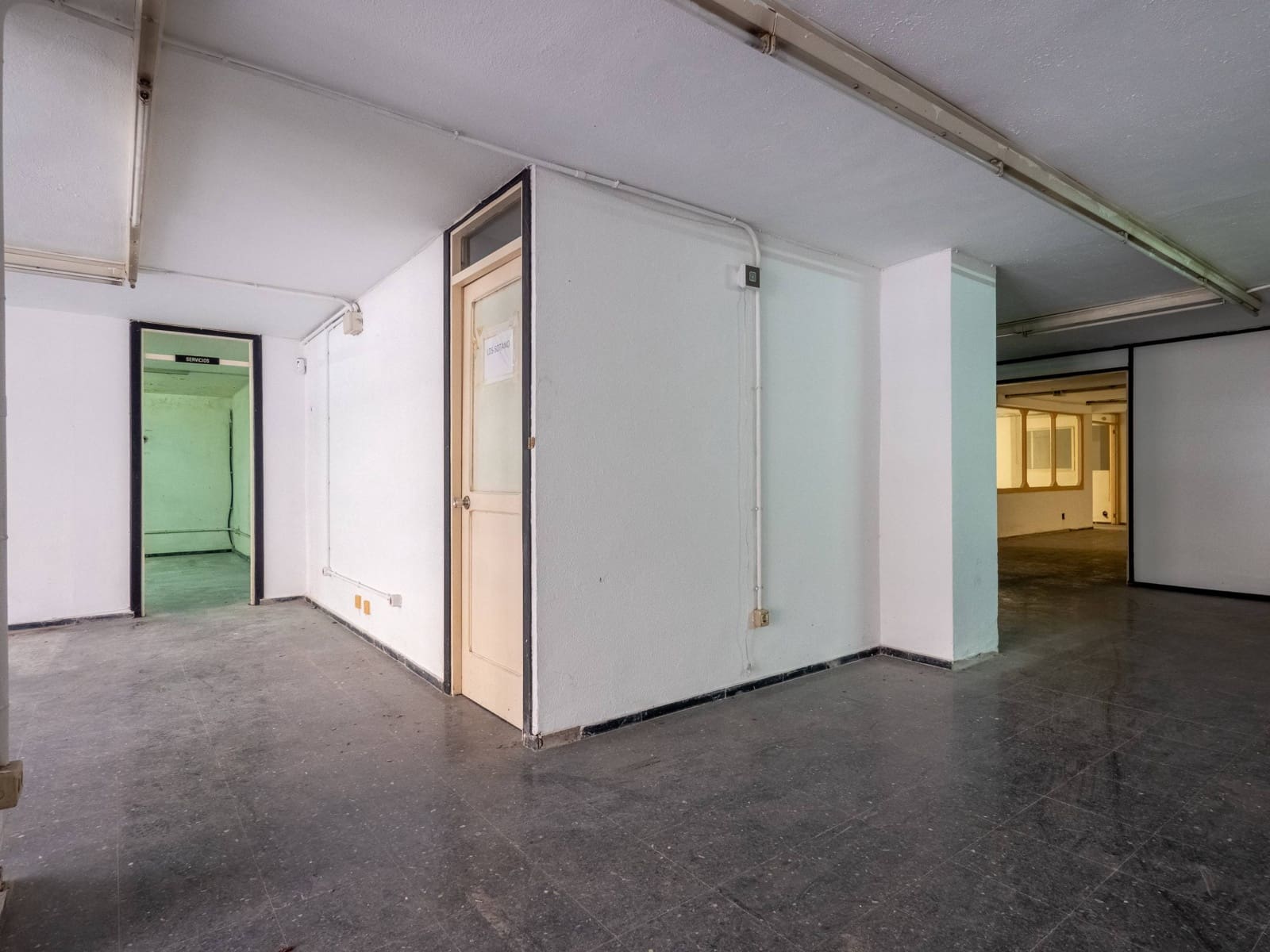 Kaupallinen myytävänä paikassa Las Palmas de Gran Canaria mukana 
autotalli - 1 300 000 € (Ref: 8911025)