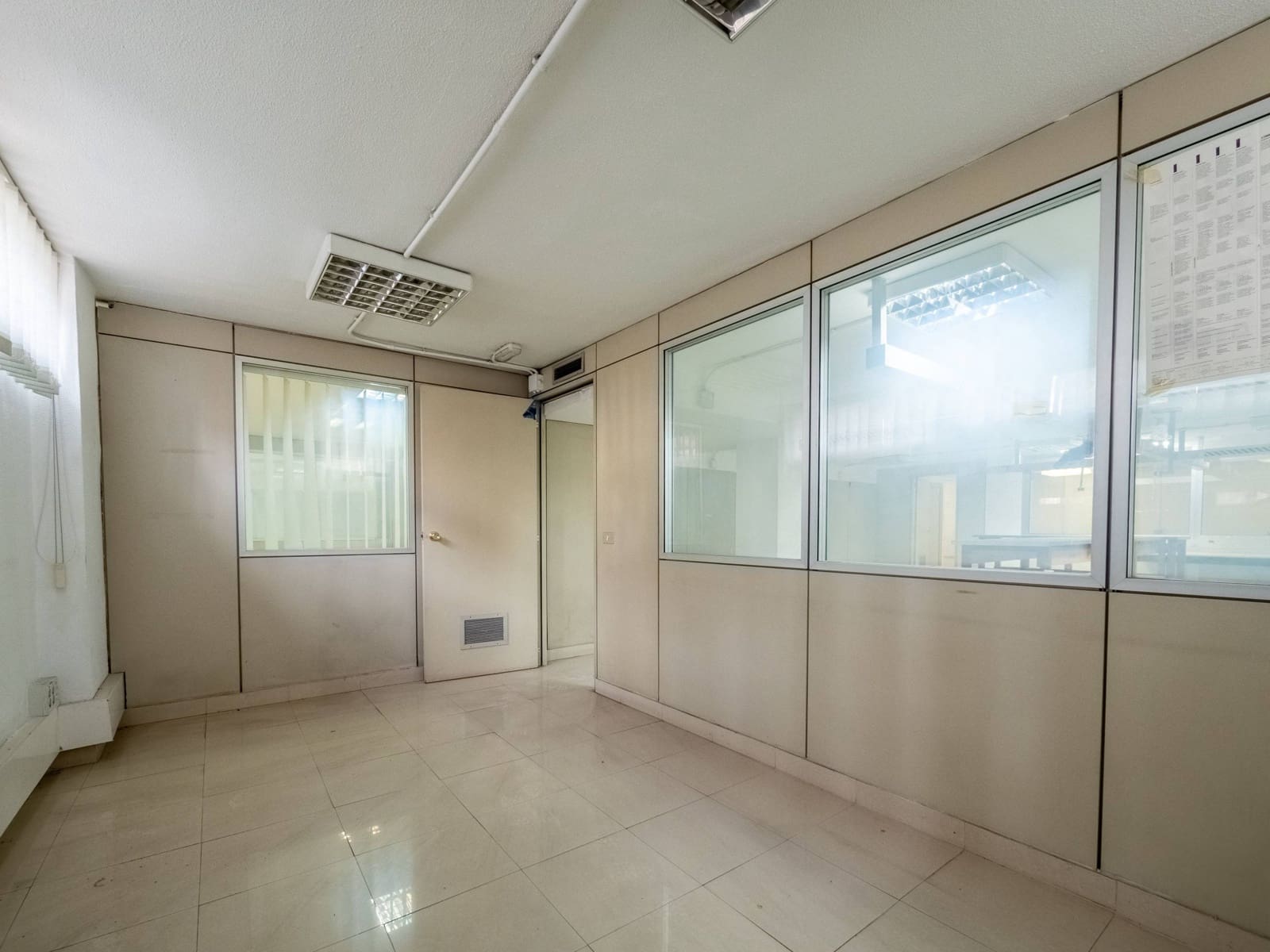 Kaupallinen myytävänä paikassa Las Palmas de Gran Canaria mukana 
autotalli - 1 300 000 € (Ref: 8911025)