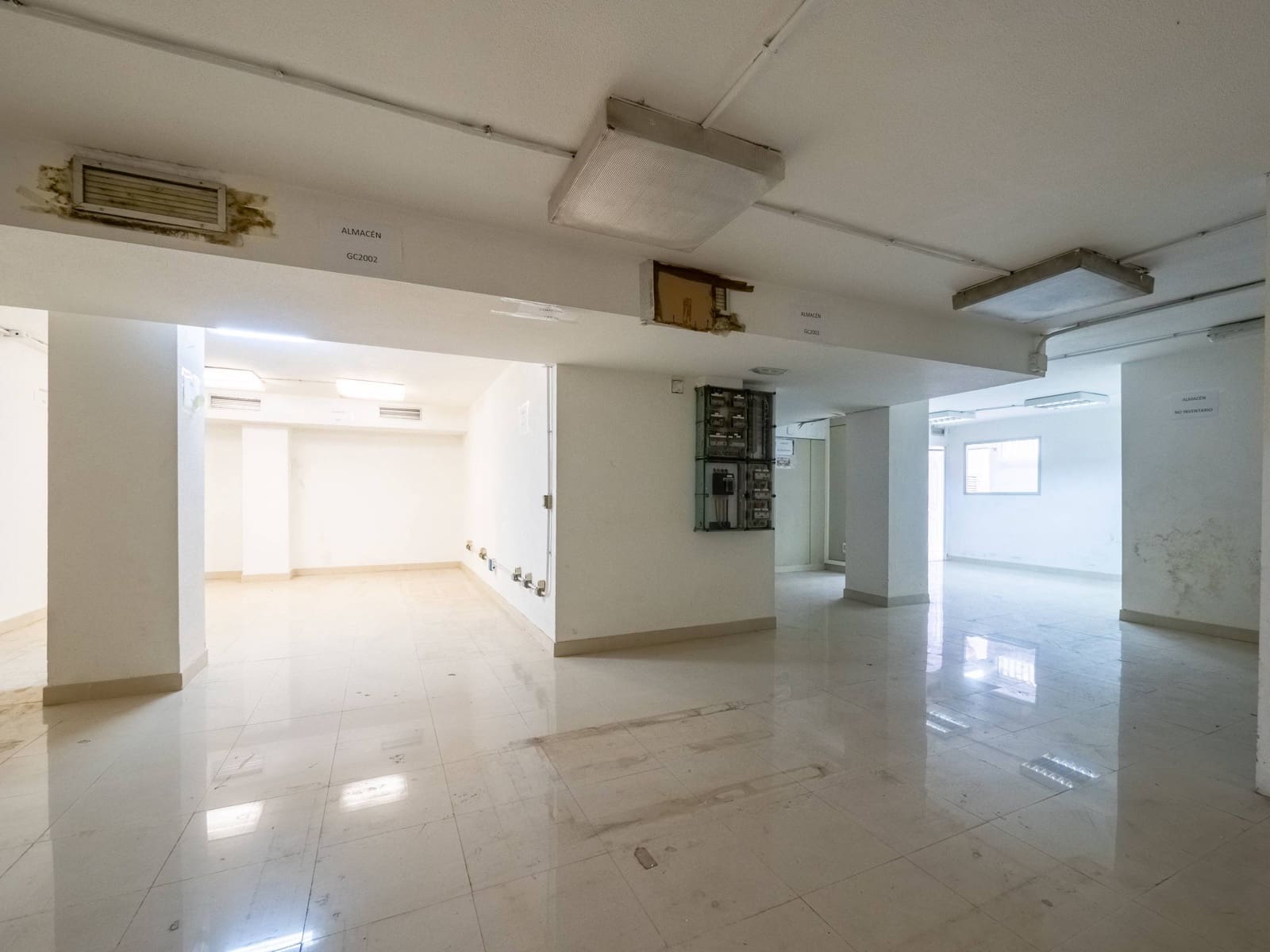 Kaupallinen myytävänä paikassa Las Palmas de Gran Canaria mukana 
autotalli - 1 300 000 € (Ref: 8911025)