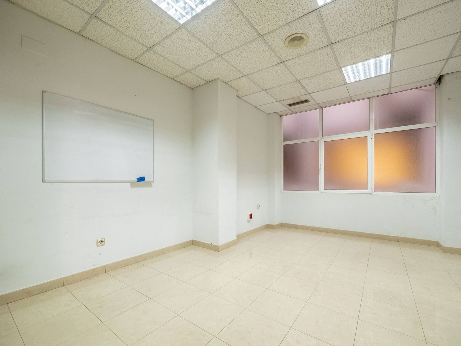 Kaupallinen myytävänä paikassa Las Palmas de Gran Canaria mukana 
autotalli - 1 300 000 € (Ref: 8911025)