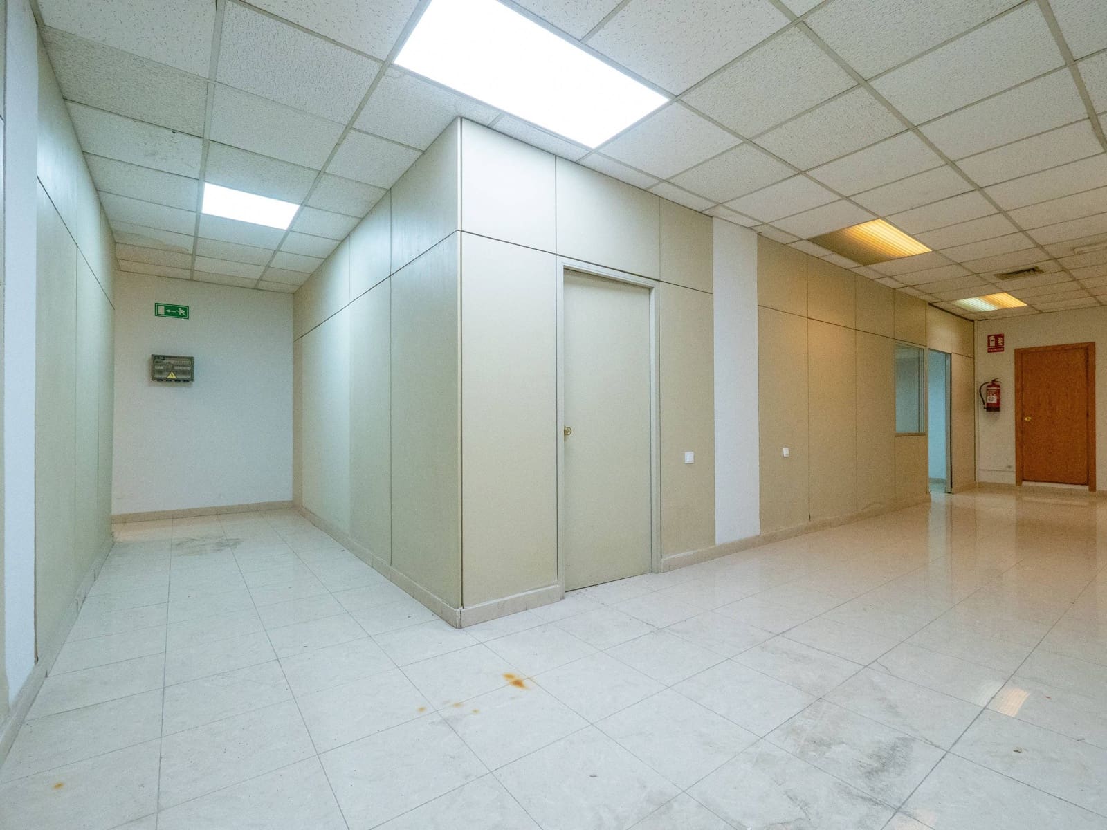 Kaupallinen myytävänä paikassa Las Palmas de Gran Canaria mukana 
autotalli - 1 300 000 € (Ref: 8911025)