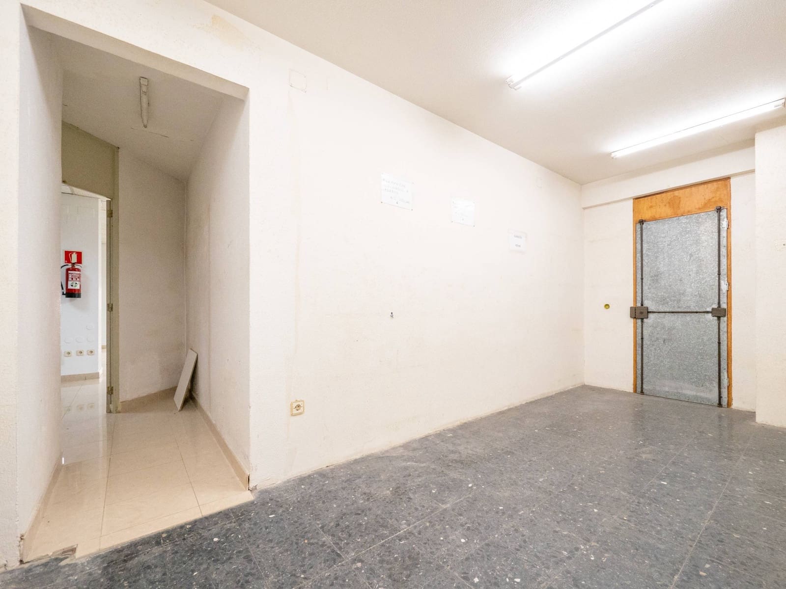 Kaupallinen myytävänä paikassa Las Palmas de Gran Canaria mukana 
autotalli - 1 300 000 € (Ref: 8911025)