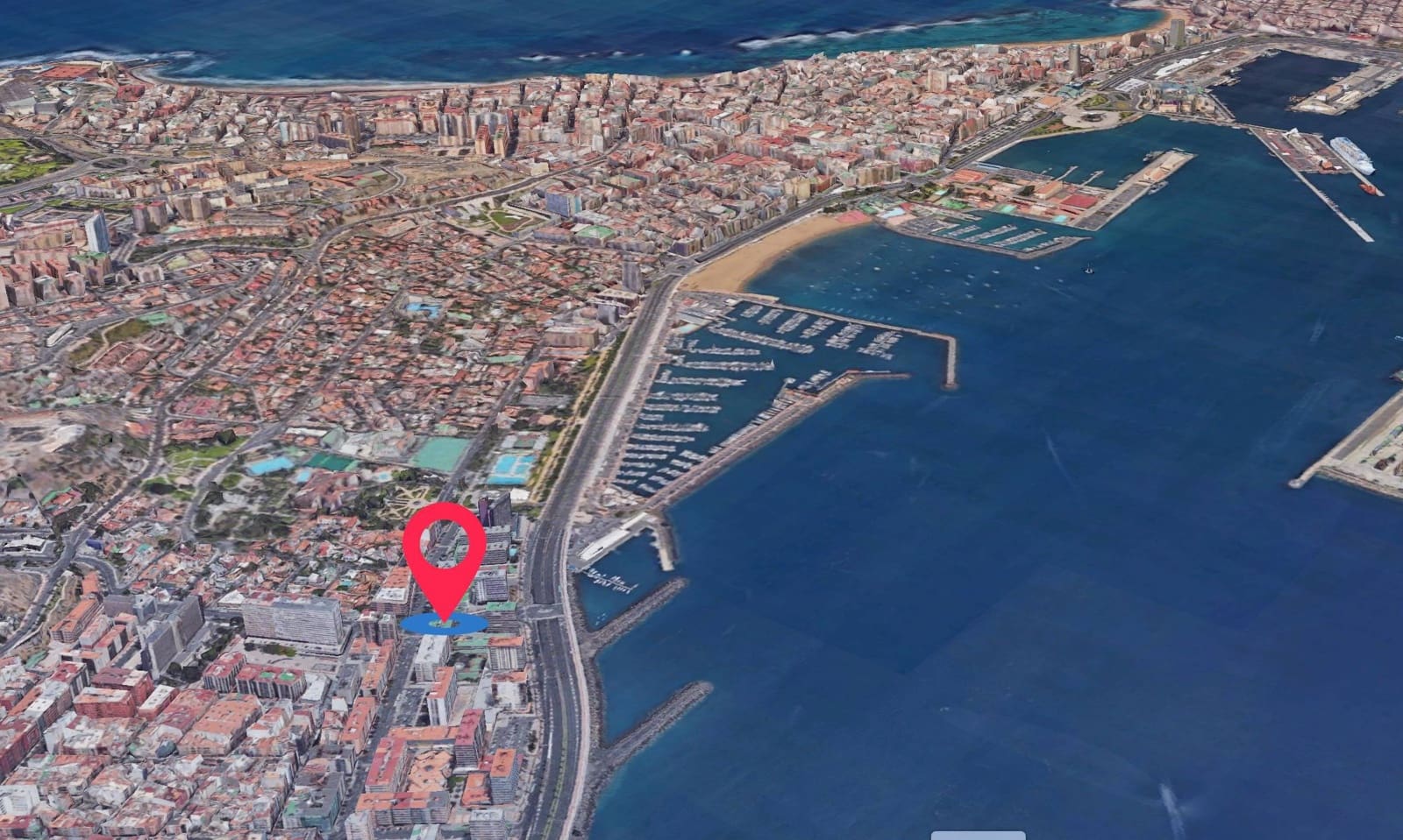 Kaupallinen myytävänä paikassa Las Palmas de Gran Canaria mukana 
autotalli - 1 300 000 € (Ref: 8911025)