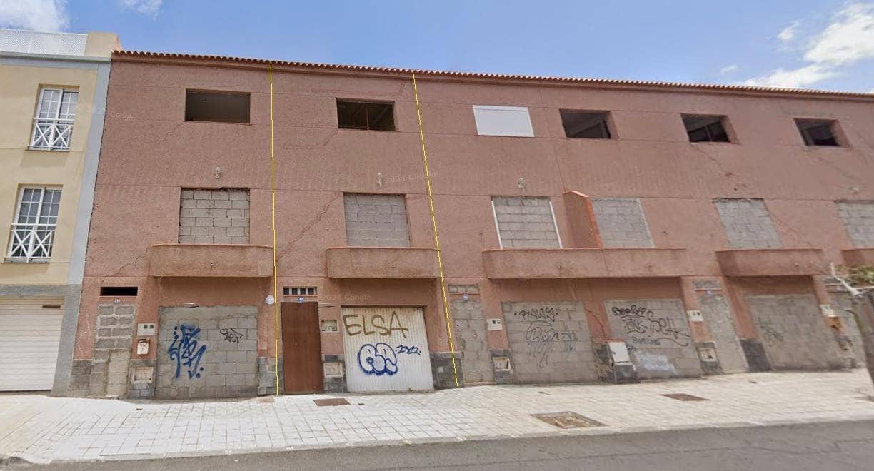 4 soveværelse Rækkehus til salg i Santa Cruz de Tenerife med garage - € 109.000 (Ref: 8913099)