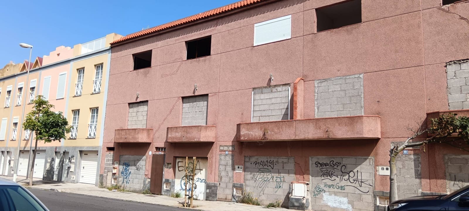 4 soveværelse Rækkehus til salg i Santa Cruz de Tenerife med garage - € 109.000 (Ref: 8913099)