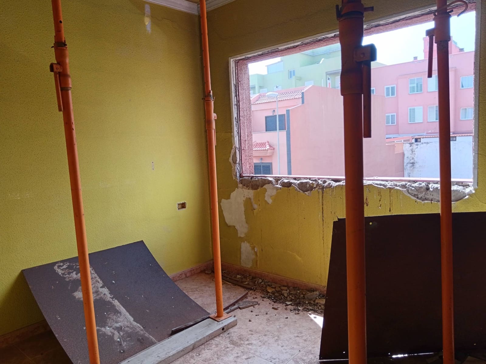 4 soveværelse Rækkehus til salg i Santa Cruz de Tenerife med garage - € 109.000 (Ref: 8913099)