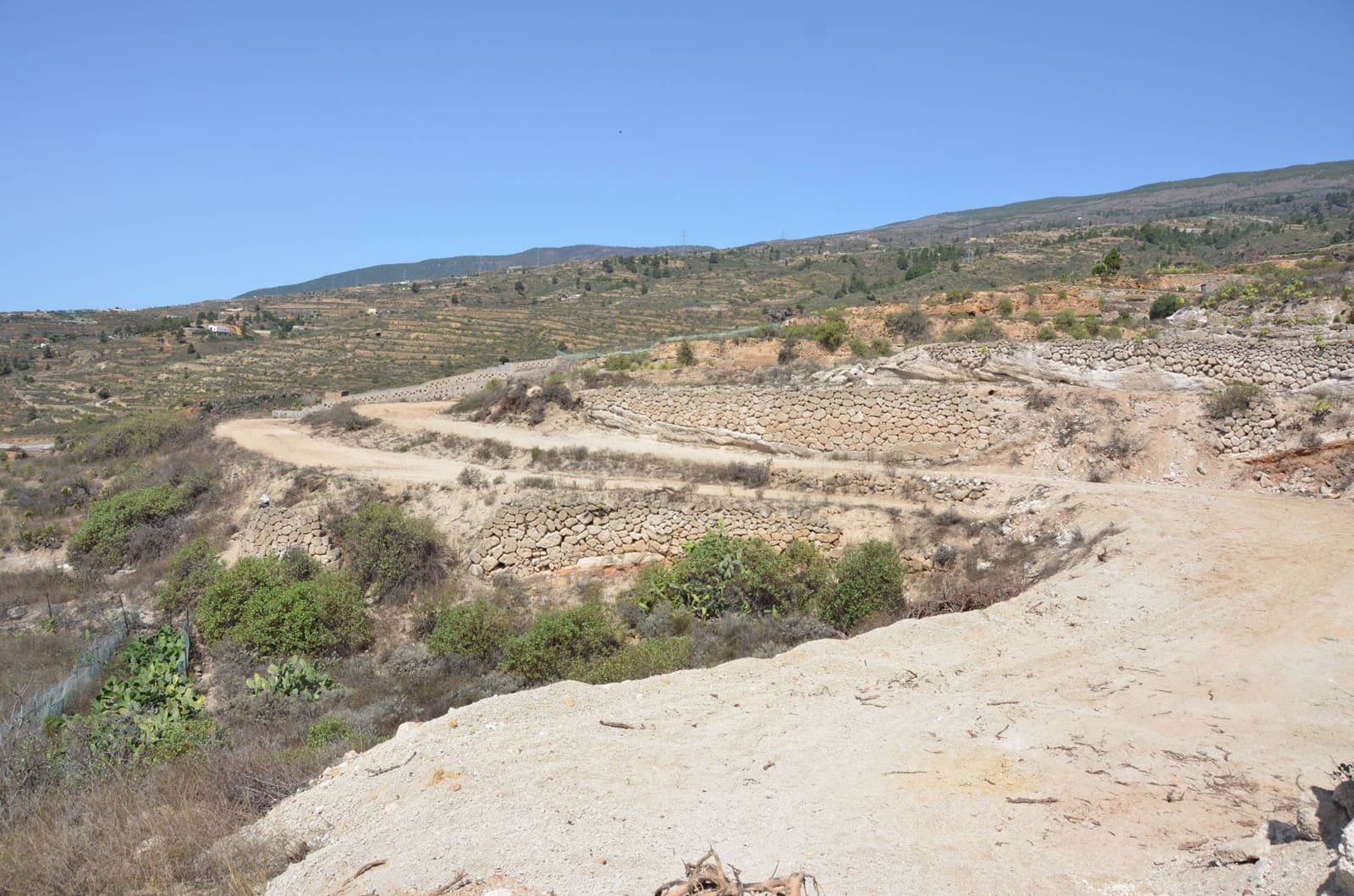 Grunde uden byggetilladelser til salg i Guimar - € 99.800 (Ref: 8917909)