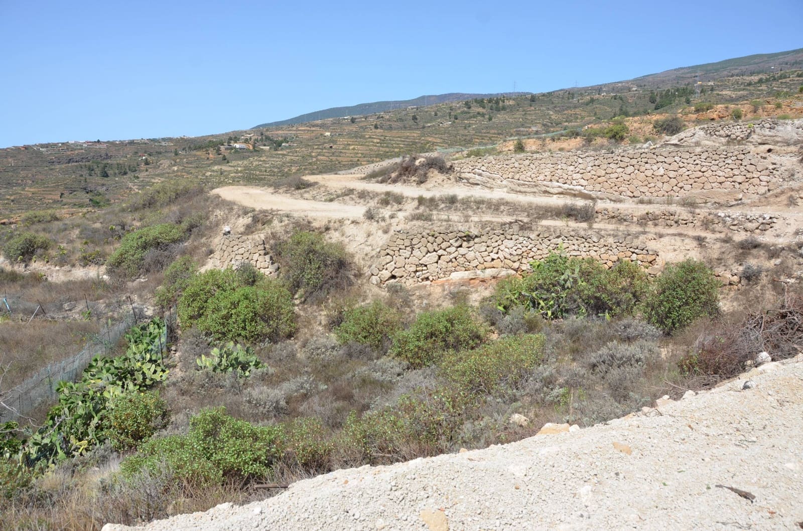 Grunde uden byggetilladelser til salg i Guimar - € 99.800 (Ref: 8917909)