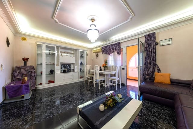 Chalet de 4 habitaciones en El Salobre, San Bartolomé de Tirajana en venta con garaje - 590.000 € (Ref: 8928575)