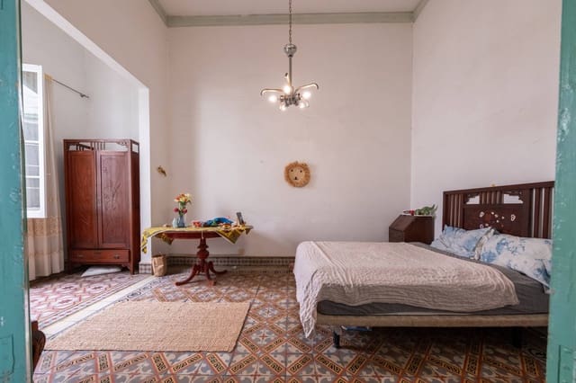 14 bedroom Townhouse for sale in Vegueta, Las Palmas de Gran Canaria - € 649,000 (Ref: 8941218)