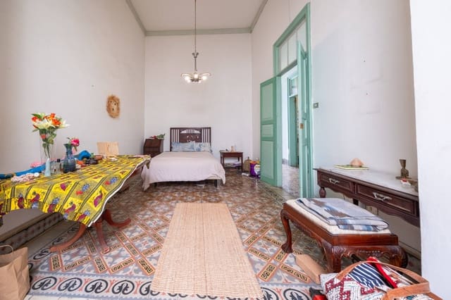 14 bedroom Townhouse for sale in Vegueta, Las Palmas de Gran Canaria - € 649,000 (Ref: 8941218)