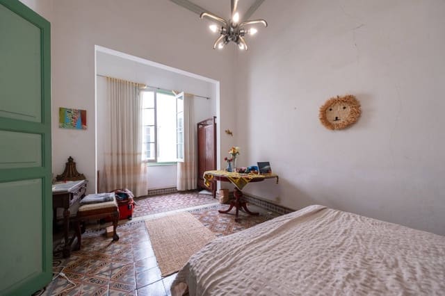 14 bedroom Townhouse for sale in Vegueta, Las Palmas de Gran Canaria - € 649,000 (Ref: 8941218)