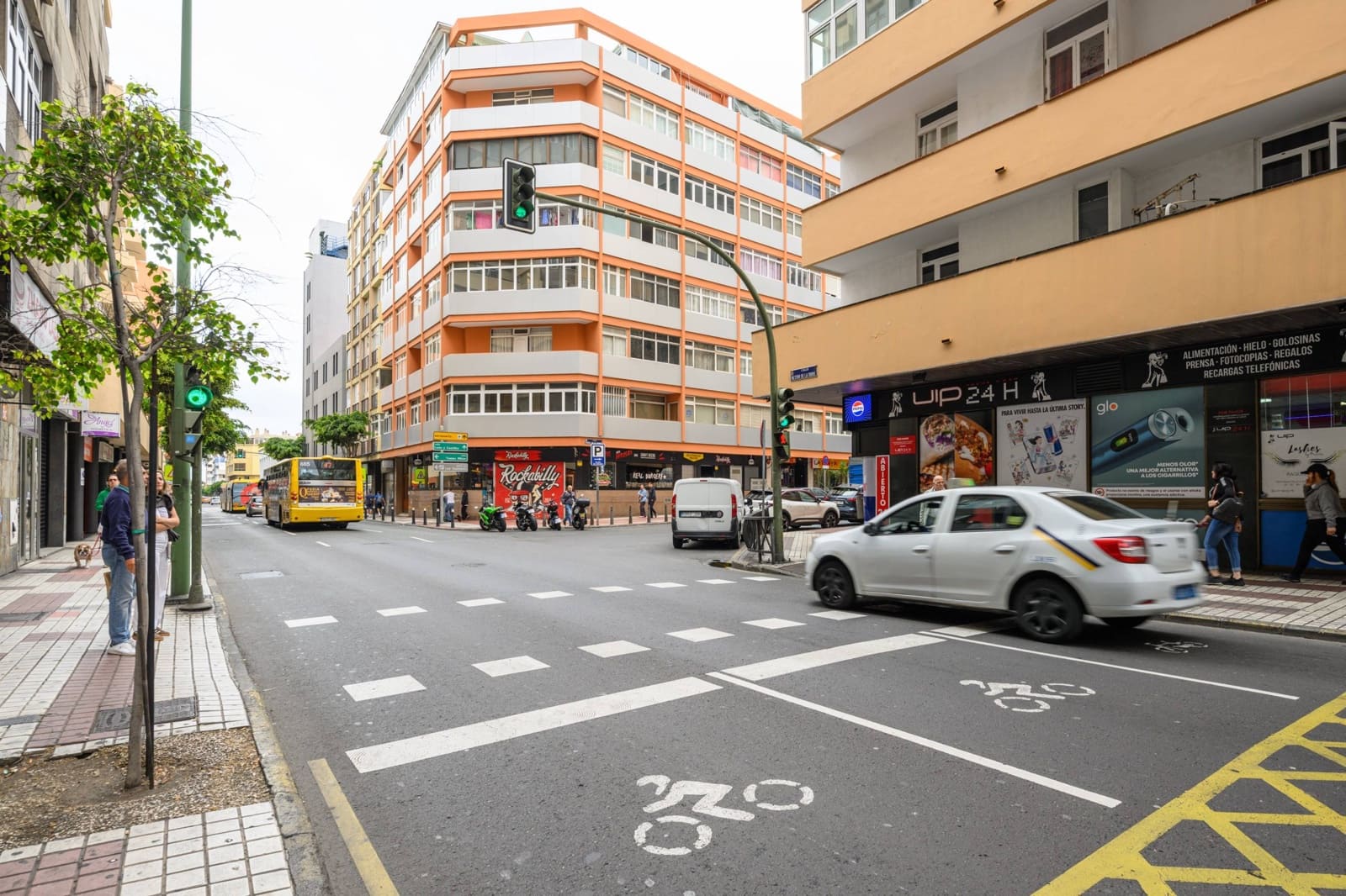 Commercieel te huur in Las Palmas de Gran Canaria met garage - € 1.750 (Ref: 8961588)