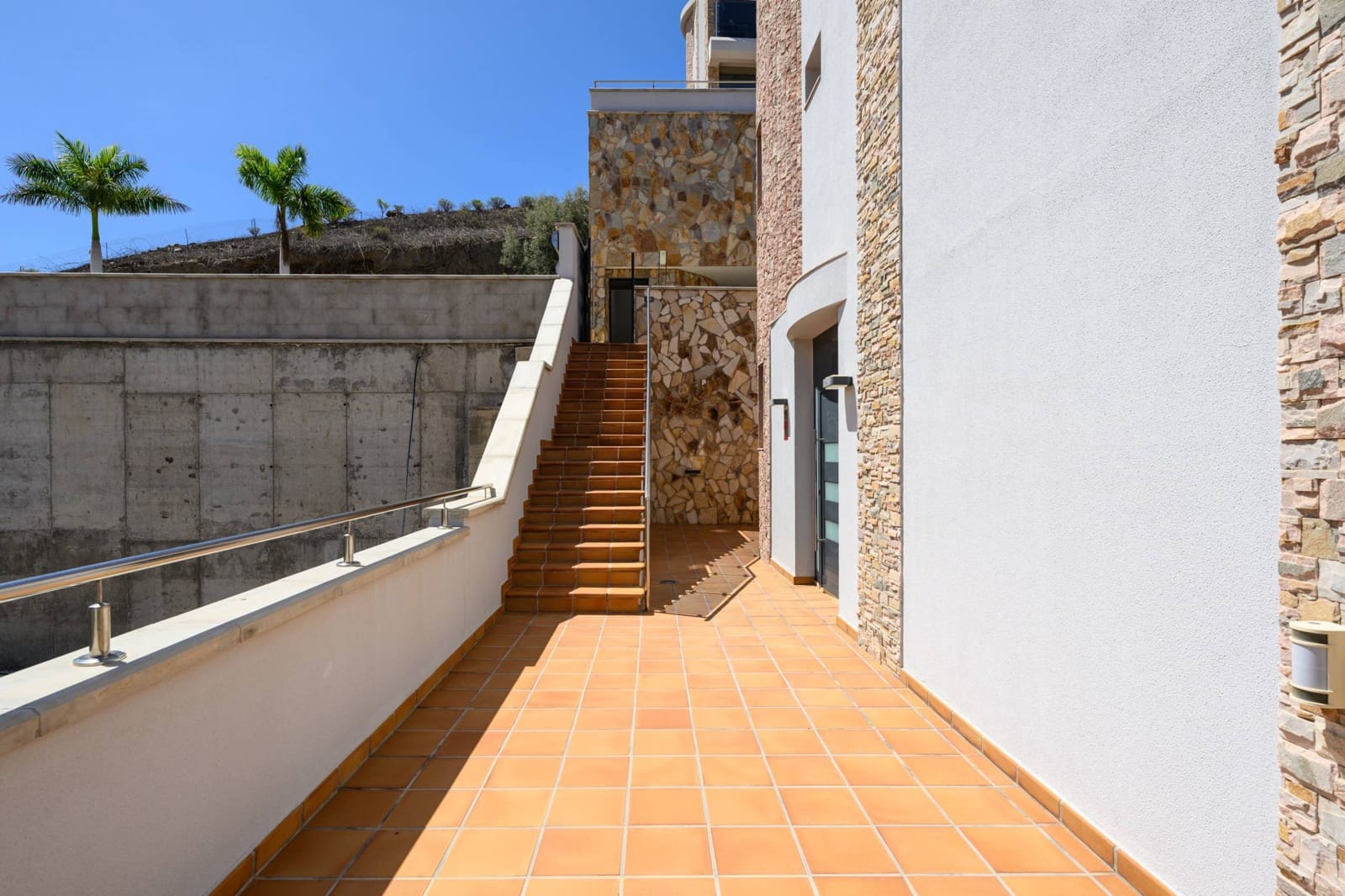 4 bedroom Villa for sale in Mogan with pool garage - € 949,000 (Ref: 8972454)