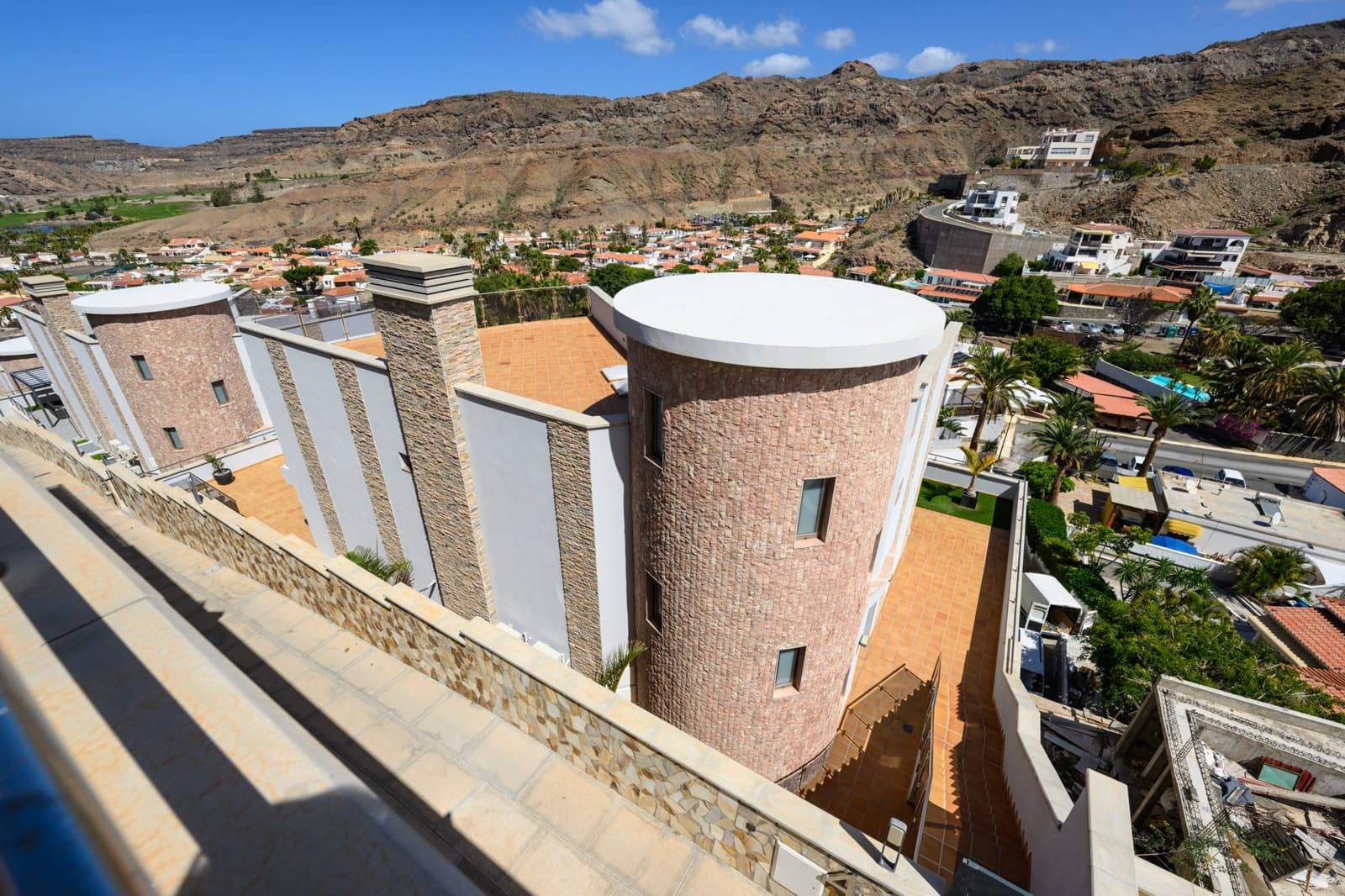 4 bedroom Villa for sale in Mogan with pool garage - € 949,000 (Ref: 8972454)