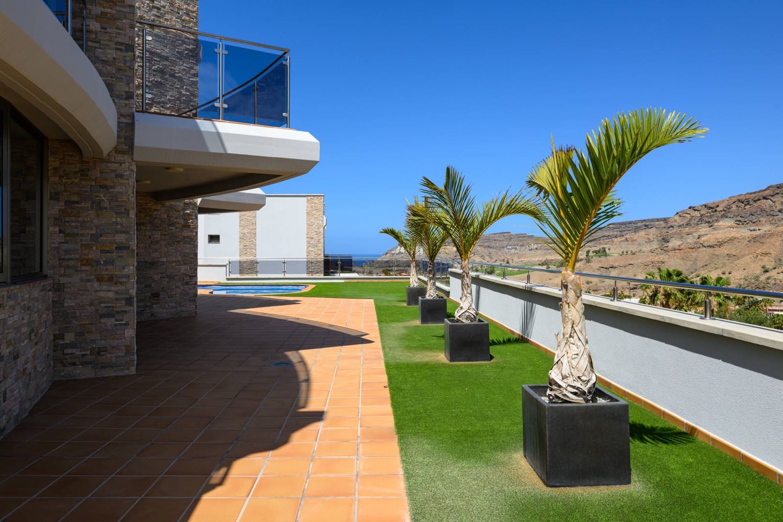 4 bedroom Villa for sale in Mogan with pool garage - € 949,000 (Ref: 8972454)