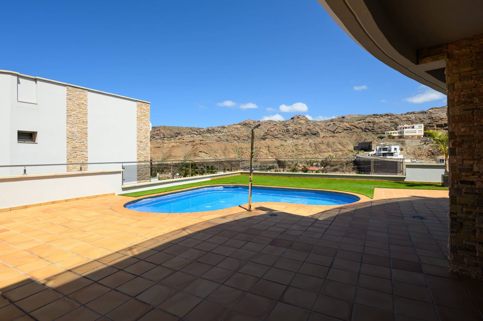 4 bedroom Villa for sale in Mogan with pool garage - € 949,000 (Ref: 8972454)