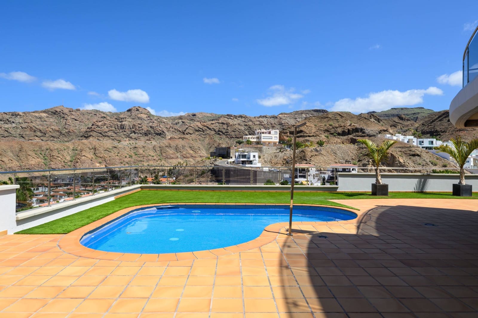 4 bedroom Villa for sale in Mogan with pool garage - € 949,000 (Ref: 8972454)