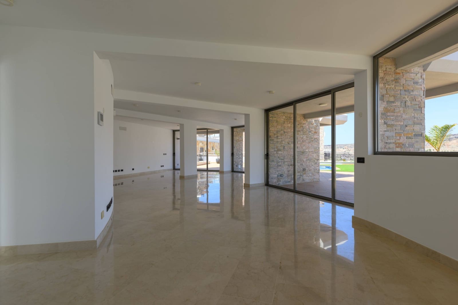 4 bedroom Villa for sale in Mogan with pool garage - € 949,000 (Ref: 8972454)