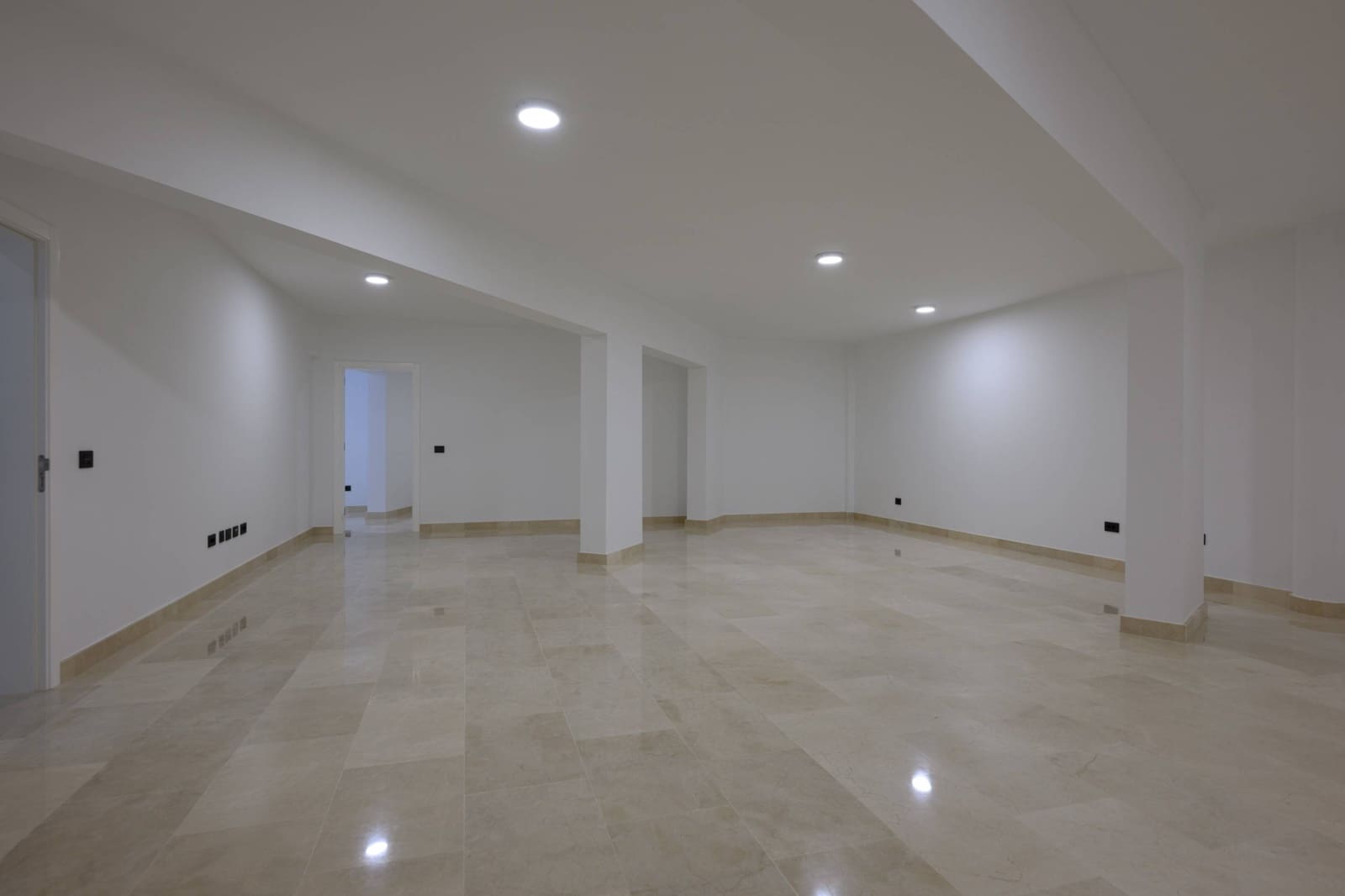 4 bedroom Villa for sale in Mogan with pool garage - € 949,000 (Ref: 8972454)