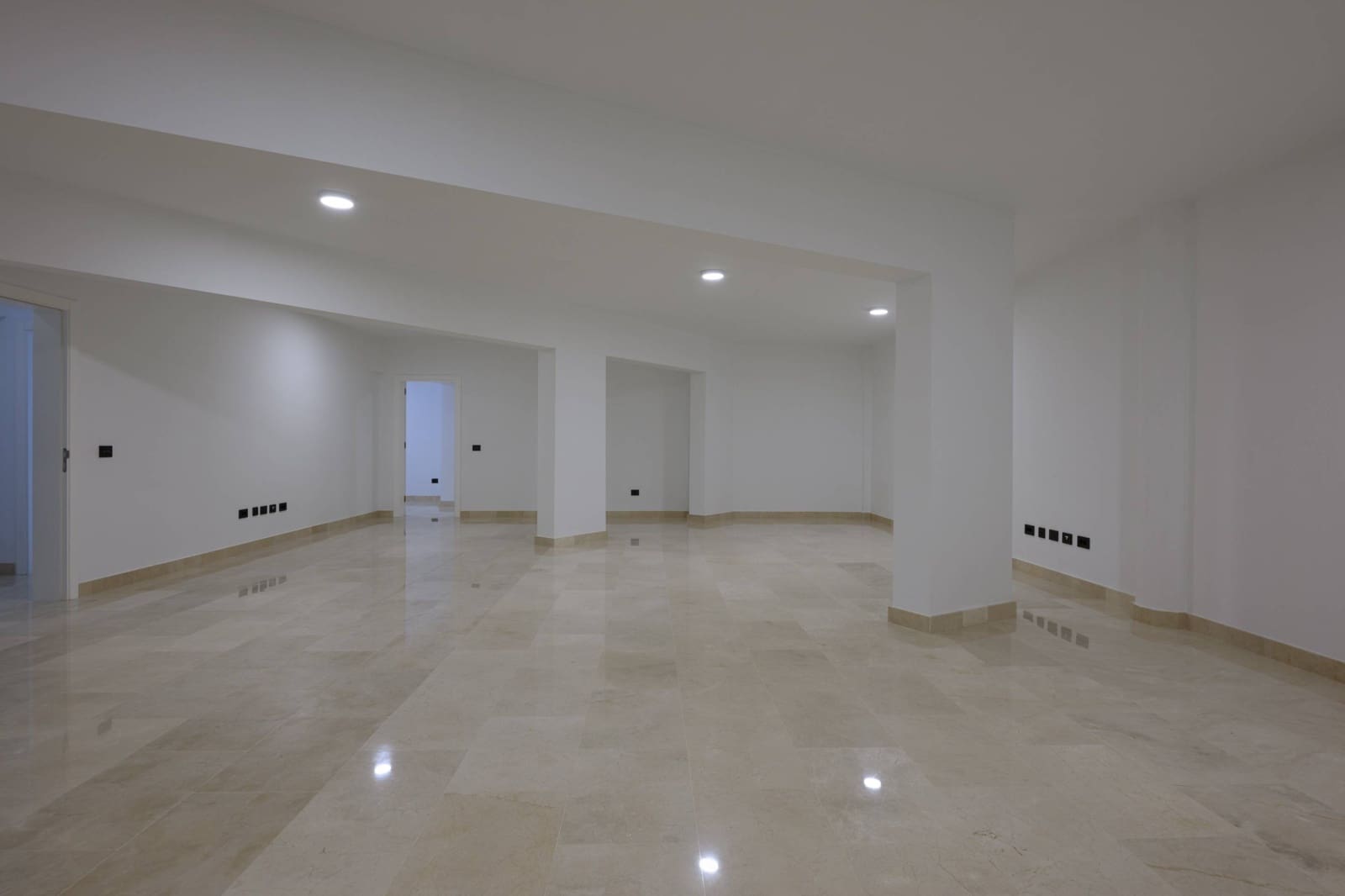 4 bedroom Villa for sale in Mogan with pool garage - € 949,000 (Ref: 8972454)