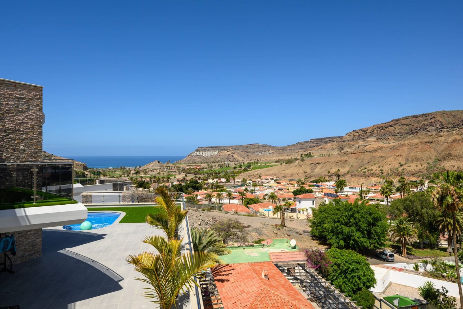 4 bedroom Villa for sale in Mogan with pool garage - € 949,000 (Ref: 8972454)