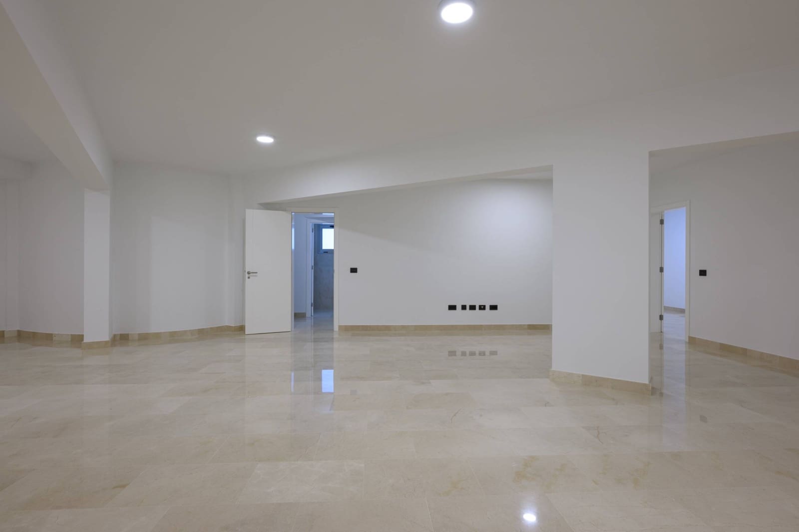 4 bedroom Villa for sale in Mogan with pool garage - € 949,000 (Ref: 8972454)