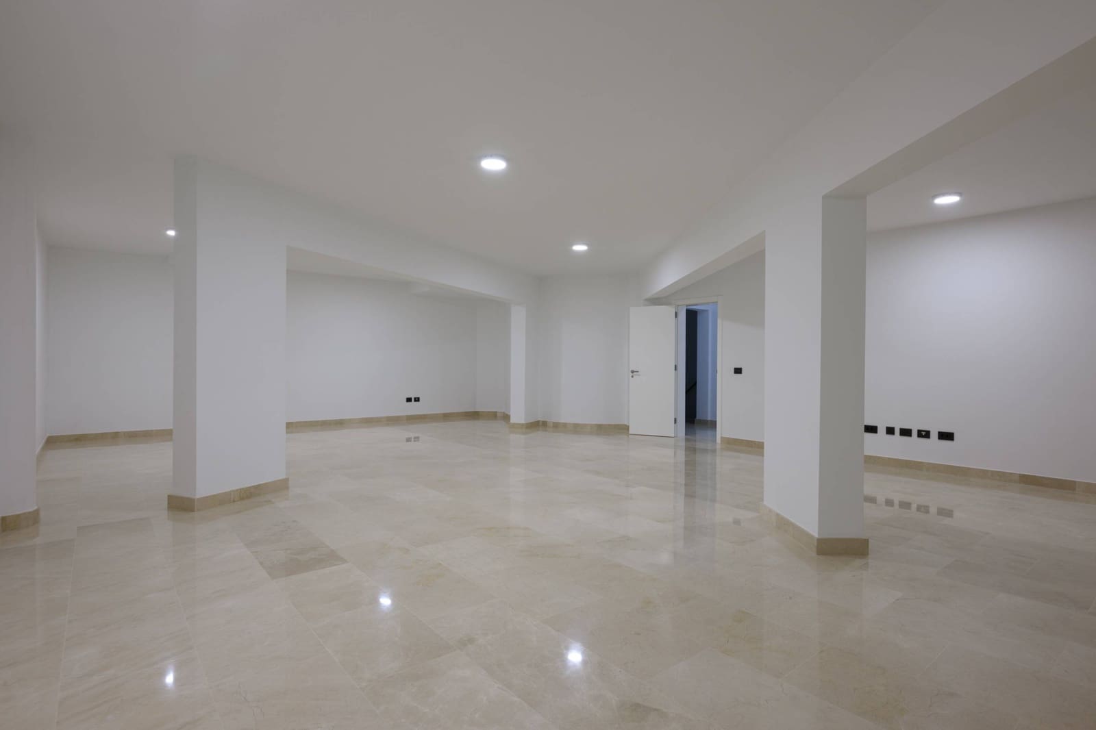 4 bedroom Villa for sale in Mogan with pool garage - € 949,000 (Ref: 8972454)