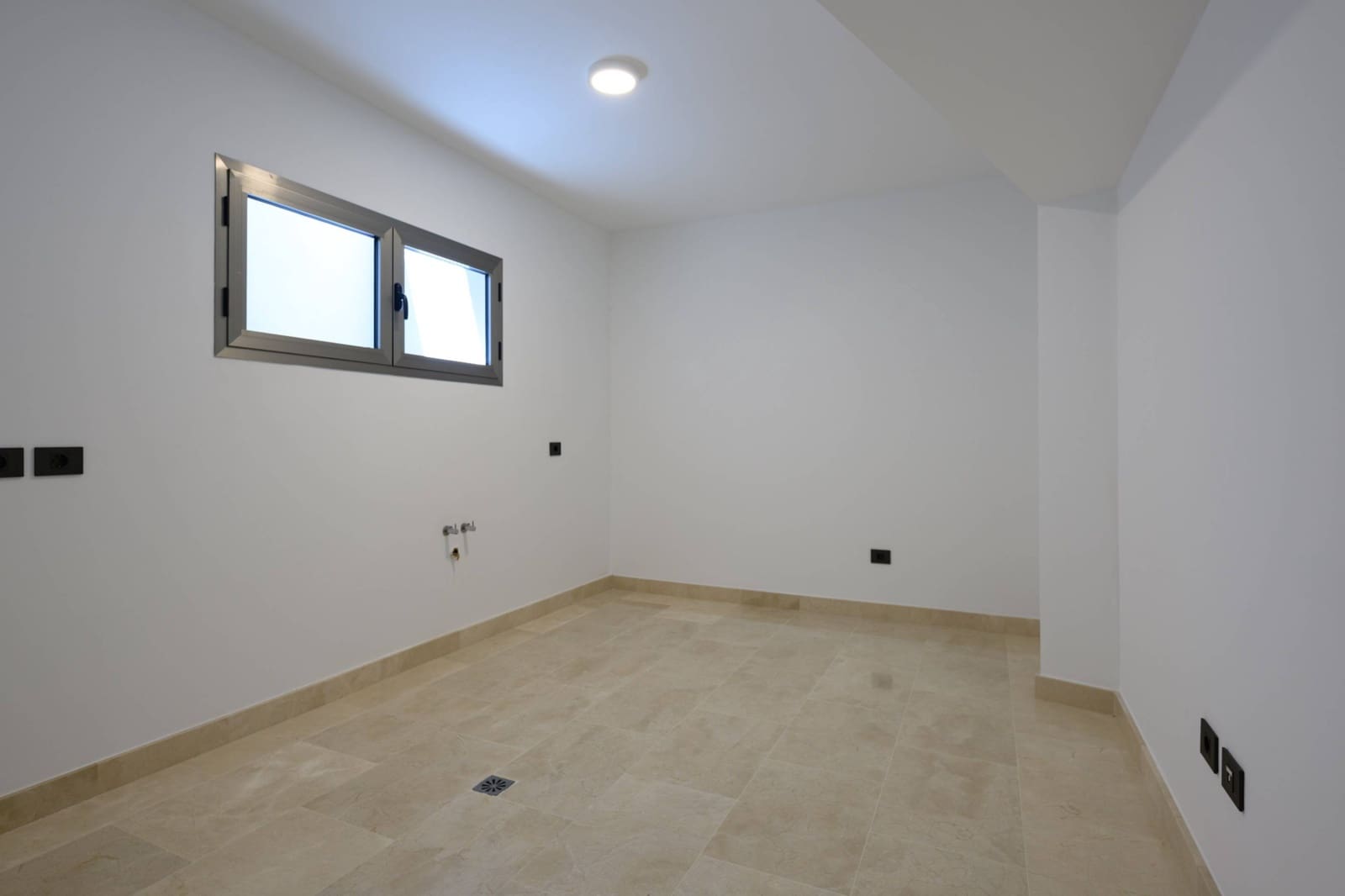 4 bedroom Villa for sale in Mogan with pool garage - € 949,000 (Ref: 8972454)