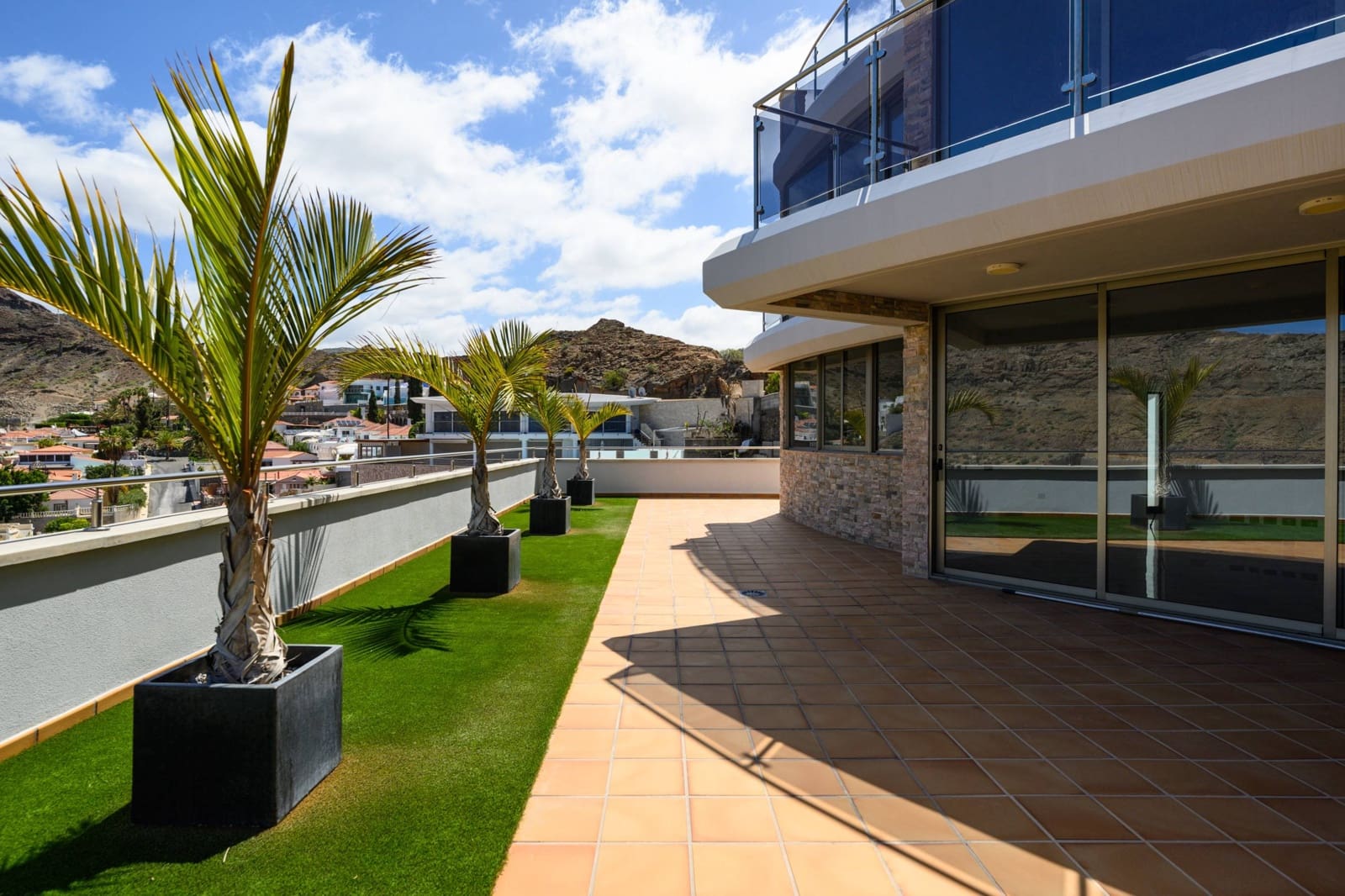 4 bedroom Villa for sale in Mogan with pool garage - € 949,000 (Ref: 8972454)