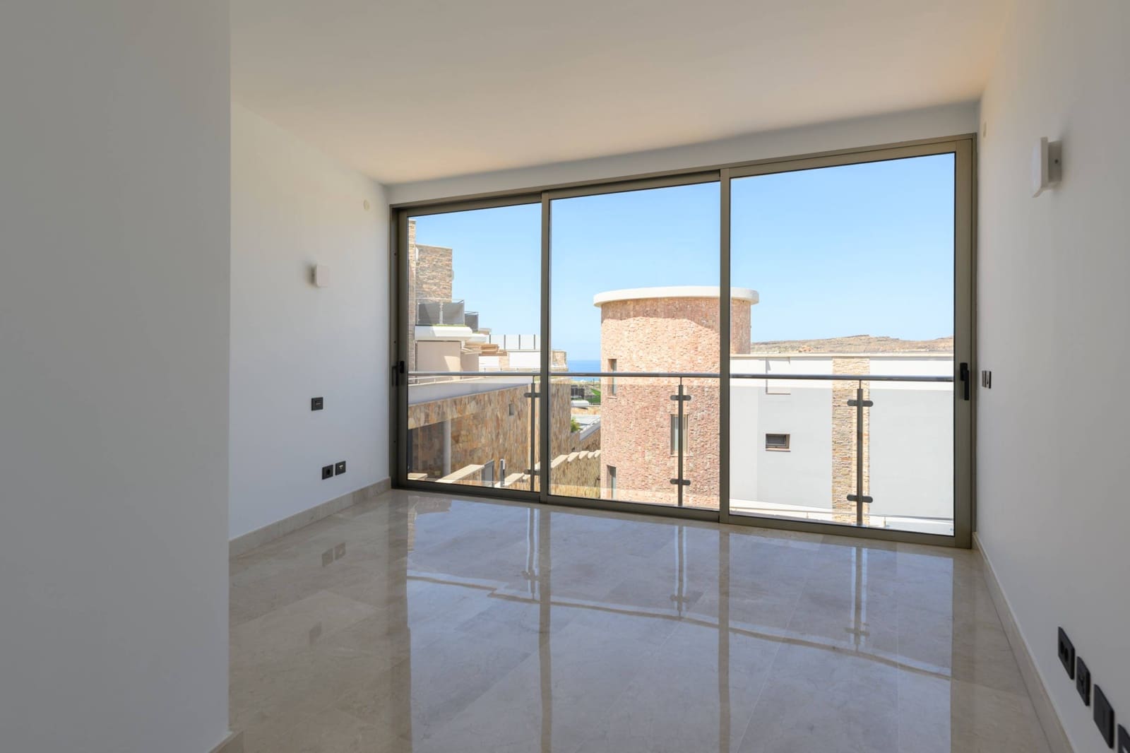 4 bedroom Villa for sale in Mogan with pool garage - € 949,000 (Ref: 8972454)